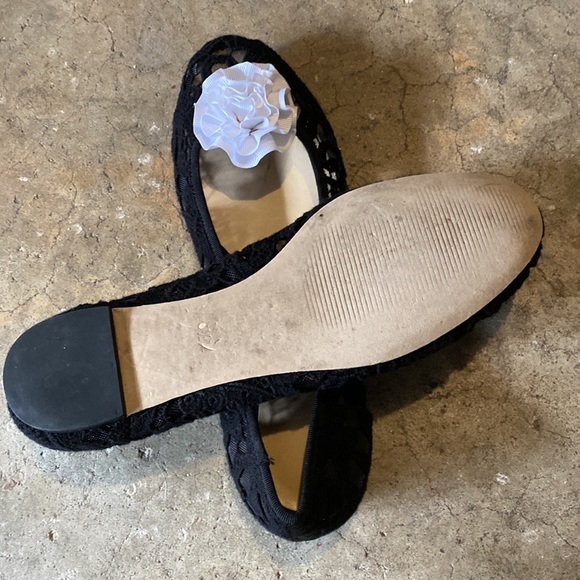 Talbots black lace or snake skin flats & removable flower clips 6.5 - 2 pairs - Picture 5 of 9